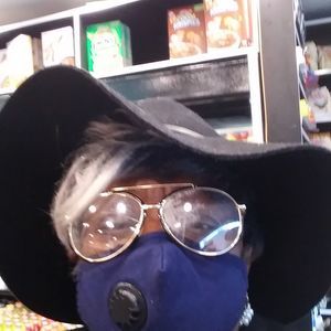 Meet your Posher, Jacqueline y